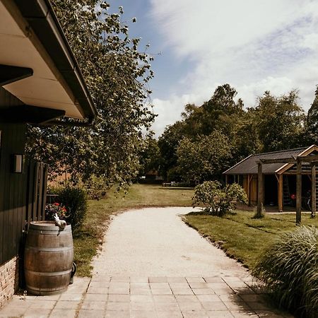 Vila In De Tuin In Gees Exteriér fotografie