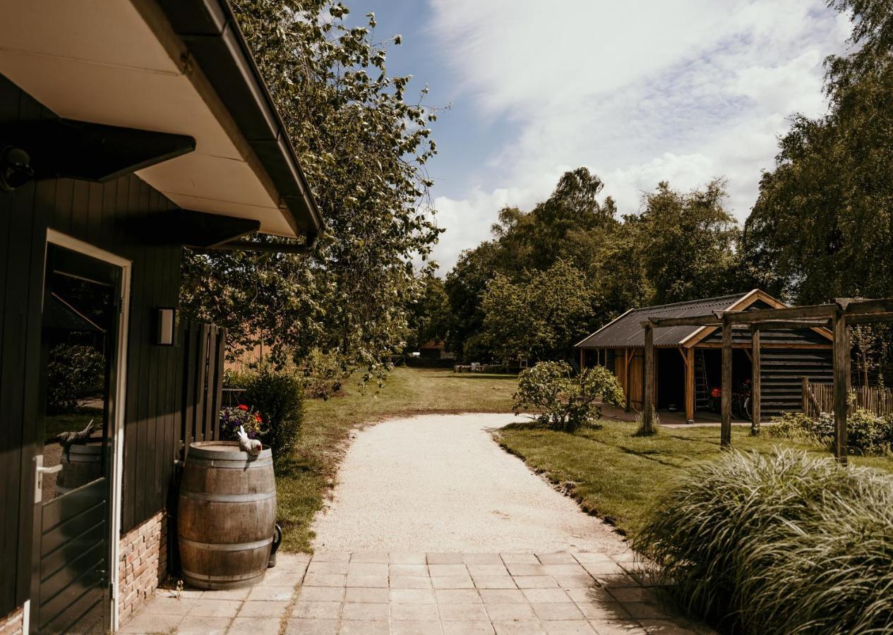 Vila In De Tuin In Gees Exteriér fotografie