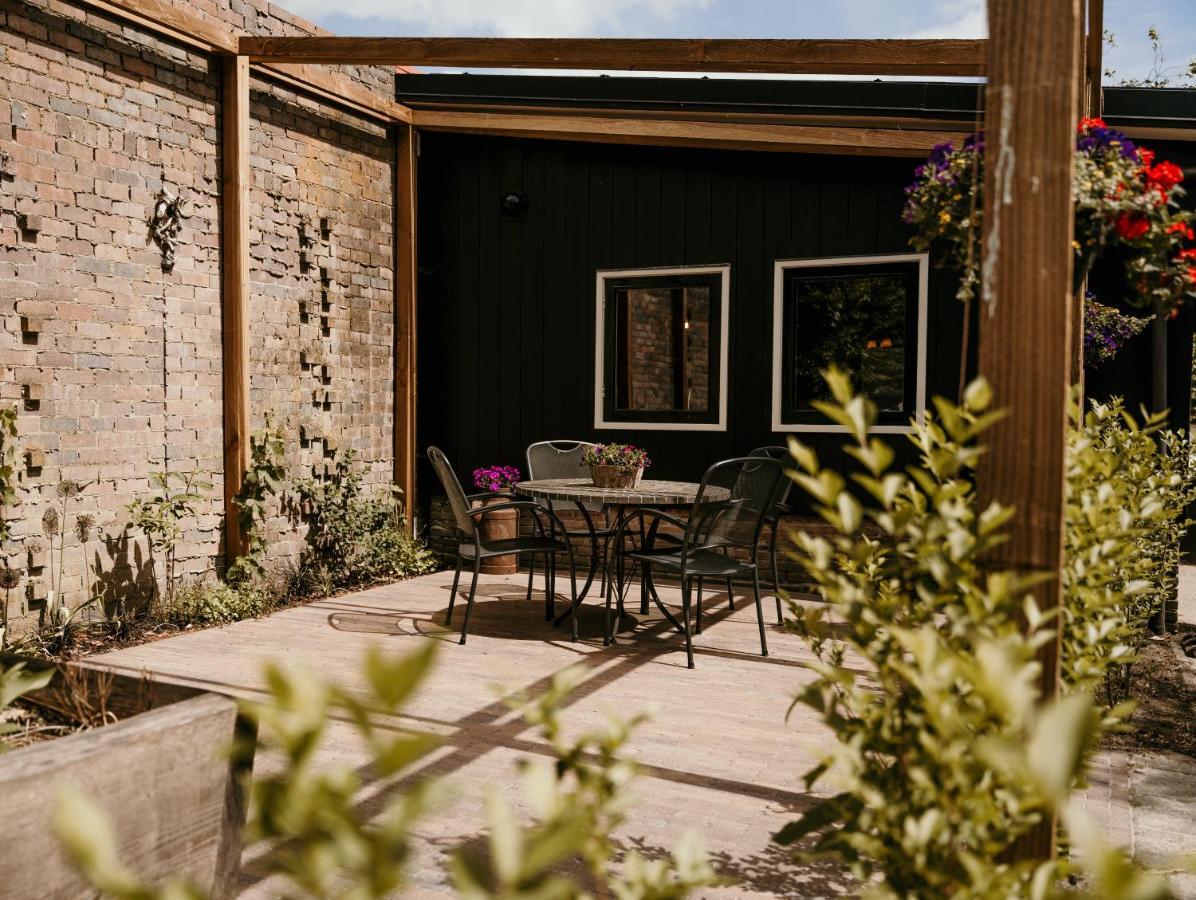 Vila In De Tuin In Gees Exteriér fotografie